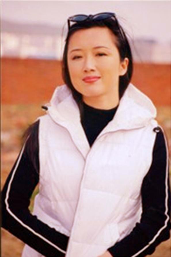 著名演员潘雨辰:与侯勇离婚后,染霜的玫瑰带泪开
