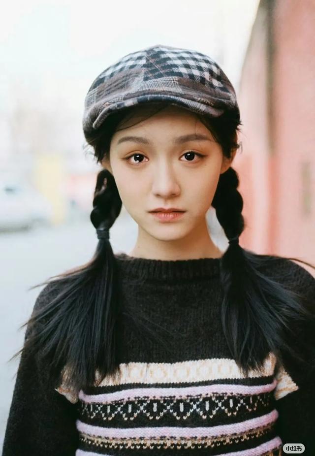 贺美琦加盟时代峰峻,华丽转身成为娱乐圈的新星,未来可期