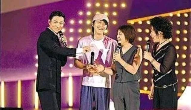 网传周星驰疫情捐款1000万?请不要再消费星爷
