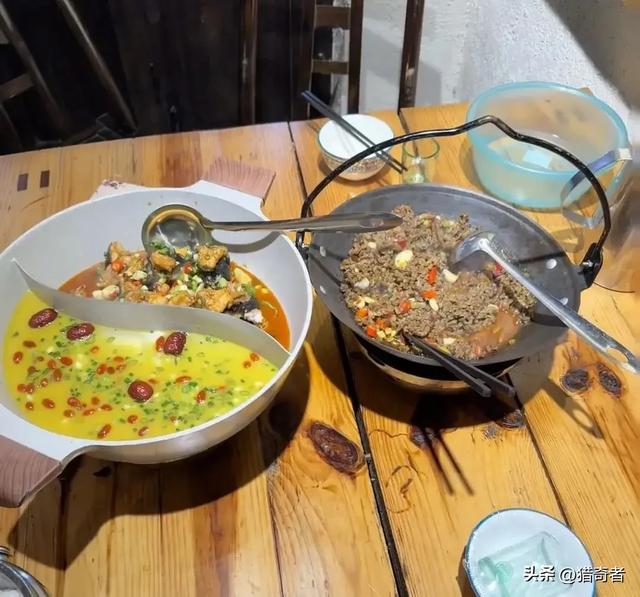 无语!张家界游客被坑 844 元,饭店宰客出租车配合,谁来买单?