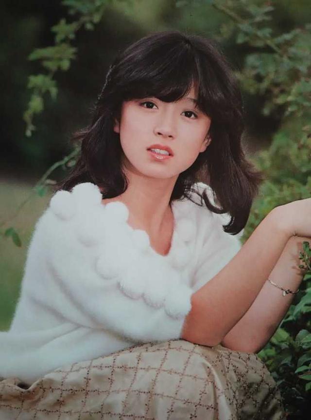 清冷美人中森明菜:替出轨的男友道歉,59岁没结婚,依然很漂亮