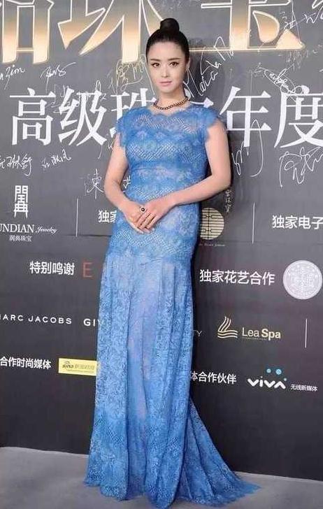 蒋欣近照又胖成140斤?膀大腰圆太壮实,下巴都要胖没了