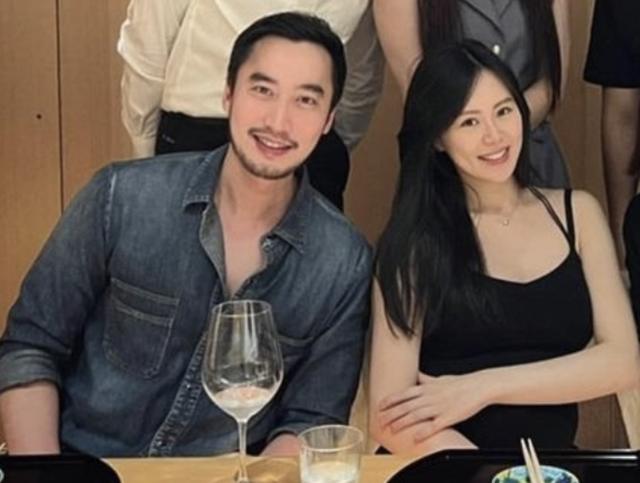 离开阿娇的赖弘国发福油腻，喝酒满脸通红，三婚空姐太太挺7月孕肚不输女明星