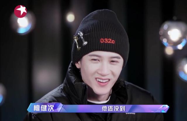 肖顺尧一句话暗讽印小天轧戏,结果用力过猛讽刺了自己,太尴尬了