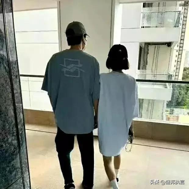 43岁的秦岚官宣恋情!男友是33岁的魏大勋,粉丝们送上祝福。