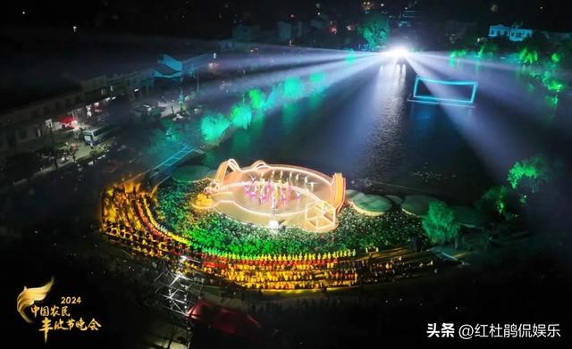 央视丰晚主持人调整,杨帆首秀、任鲁豫尹颂缺席,孟语凡颜值担当
