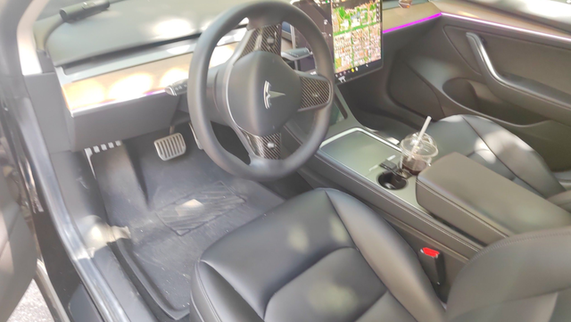 使用时长两年半,这辆特斯拉Model 3报价14万,是个好选择吗?