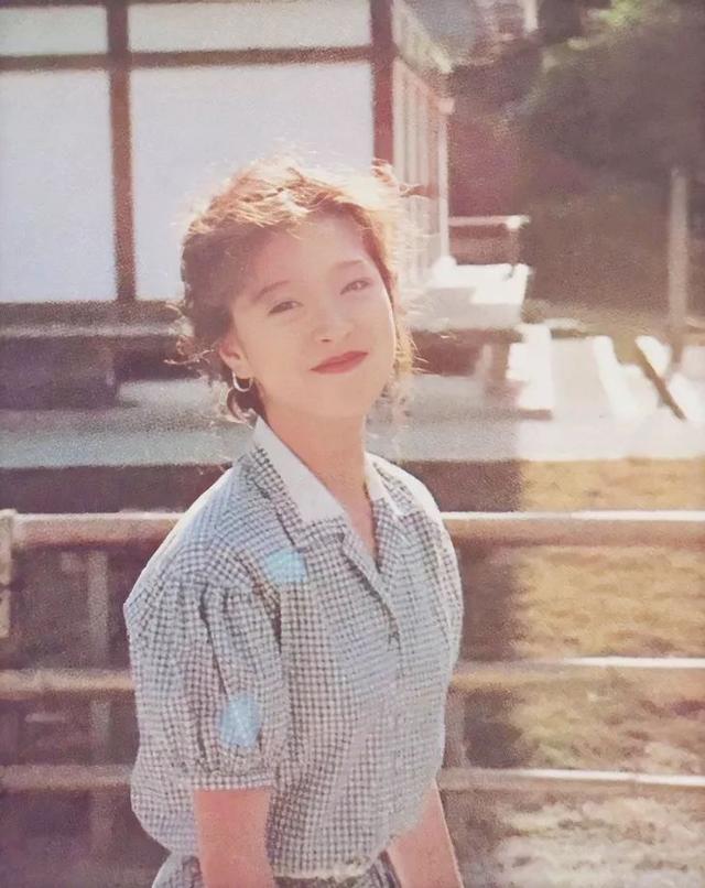 清冷美人中森明菜:替出轨的男友道歉,59岁没结婚,依然很漂亮