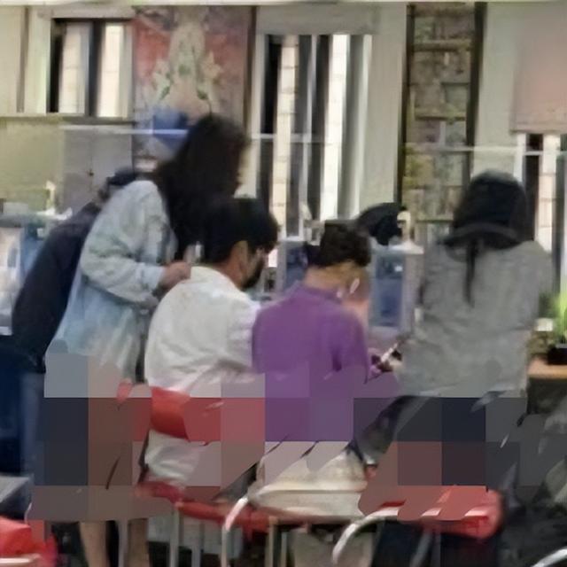 42岁陈乔恩官宣结婚!与小9岁老公牵手晒戒指,恋爱两年终成正果