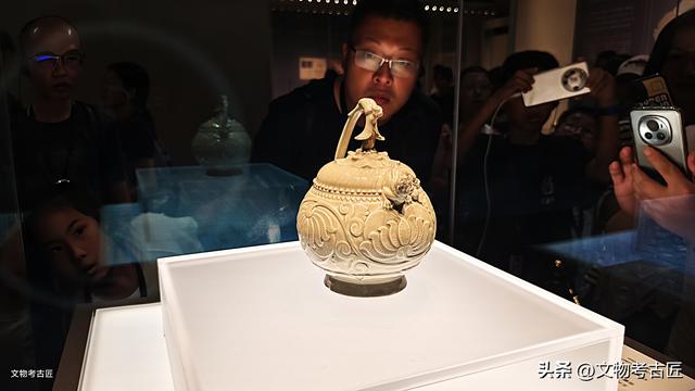 千年“魔壶”五代“青瓷提梁倒灌壶”的神奇之处