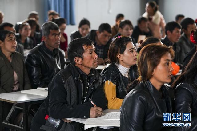 一步千年,“最后的沙漠部落”迁入新家园