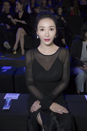 明星穿透视装,唐嫣显胸小,范冰冰最会穿,章子怡却走光!