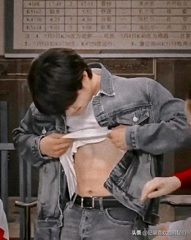 时代少年团里的刘耀文阳光帅气迷人十足哦！