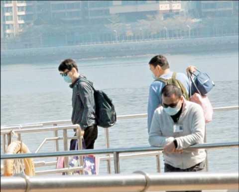 54岁黎明已低调再婚？妻子阿Wing大秀钻戒，3岁爱女似爸爸翻版