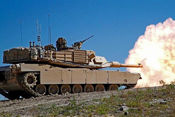 美国陆军坦克训练发生友军误击事件，车内血迹斑斑