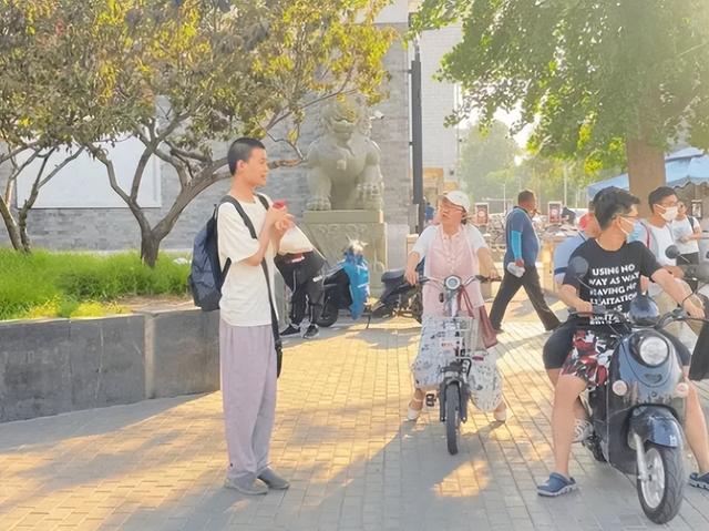 数学天才韦神1人战败6名博士，到底是真是假？官方回答惹众议