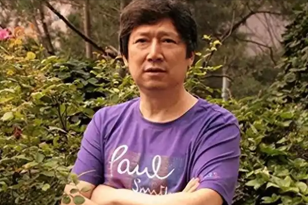 “第一软饭男”李春平:伺候美国老妇13年,继承268亿,现状如何