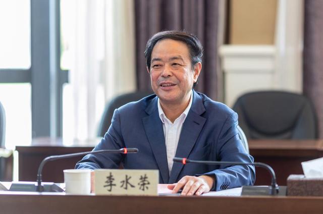 中国商业界黑马崛起,年入6126亿远超腾讯小米,他到底是什么来头
