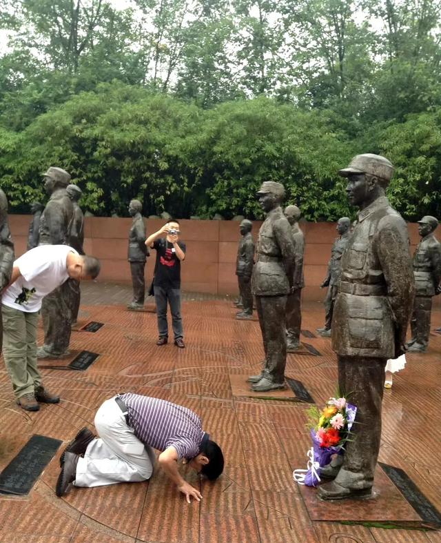 张自忠之孙张纪祖、张治中之孙张皓霆相聚时，一张珍贵的合影