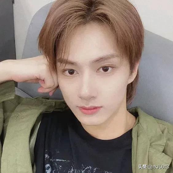 文俊辉2025大事件：拍戏、穿搭、翻唱都在热搜！