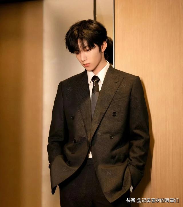 时代少年团里的刘耀文阳光帅气迷人十足哦！