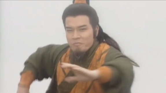 难怪裘千仞战绩平平,却在江湖上无人敢惹,你看他师父是什么来头
