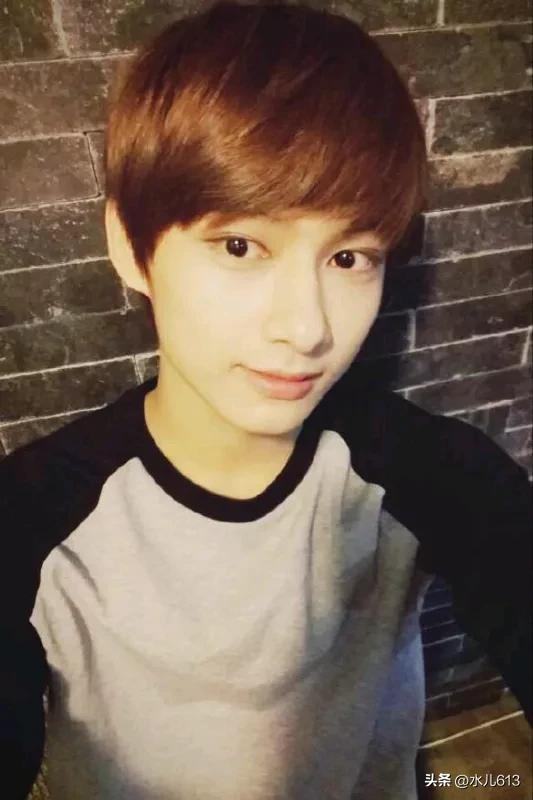 文俊辉2025大事件：拍戏、穿搭、翻唱都在热搜！