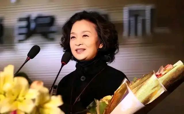 刘莉莉:离婚后嫁富商,婚后成家庭主妇,如今咋样了?