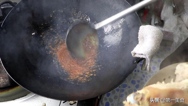 厨师长做一道酱大骨,详细讲解酱料的配比,两分钟让你参悟做法