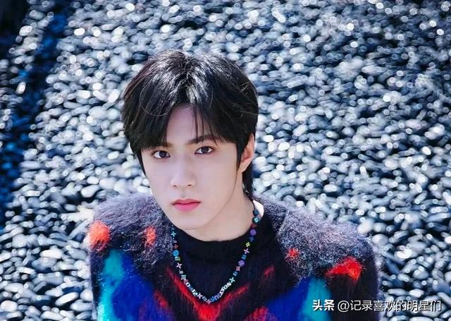 时代少年团里的刘耀文阳光帅气迷人十足哦！