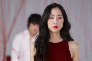 韩雪个人简历资料(出生名门，嫁大18岁的富豪，出道20多年，韩雪如果不装，早就红了)