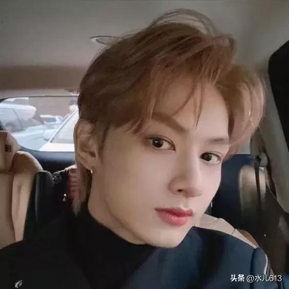 文俊辉2025大事件：拍戏、穿搭、翻唱都在热搜！