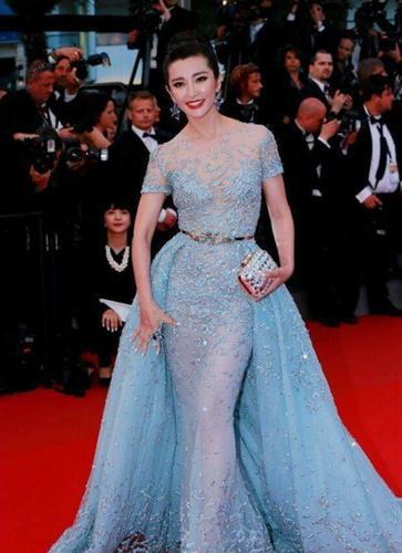 明星穿透视装,唐嫣显胸小,范冰冰最会穿,章子怡却走光!