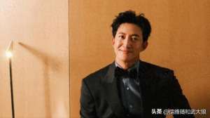 高斯演员(王阳一家三口逛街，高斯脸上皱纹明显，全职带娃状态不如老公年轻)