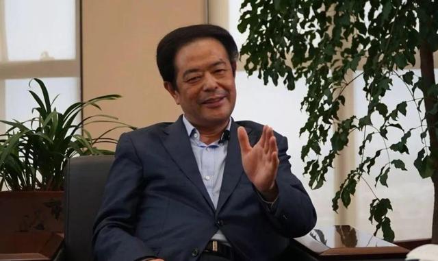 中国商业界黑马崛起,年入6126亿远超腾讯小米,他到底是什么来头