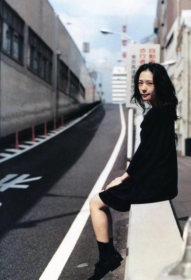 低调实力派女演员深津绘里:素面朝天亦难掩灵秀之气