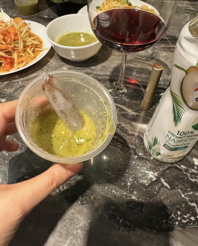 章子怡和范冰冰：一个国际红毯大杀四方，一个复出无望吃泰国菜