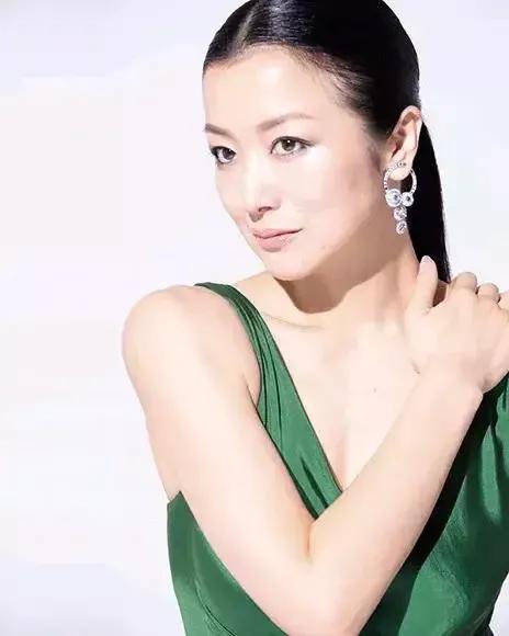 情妇脸——铃木京香，魅感人心！这身材和演技，让人无话可说！