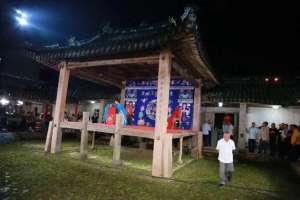 戏台子(我家曾有个戏台子，靠对外租赁贴补家用)