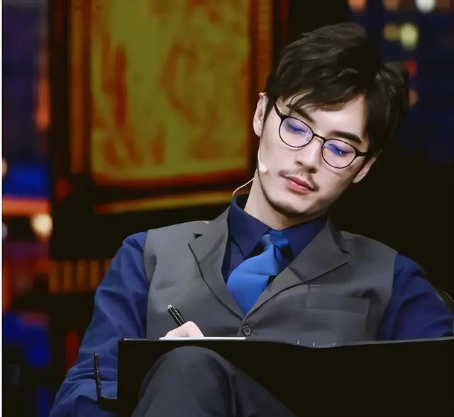 娱乐圈5个扎男”，别人留胡子邋遢，他们满脸胡碴反而更有味道