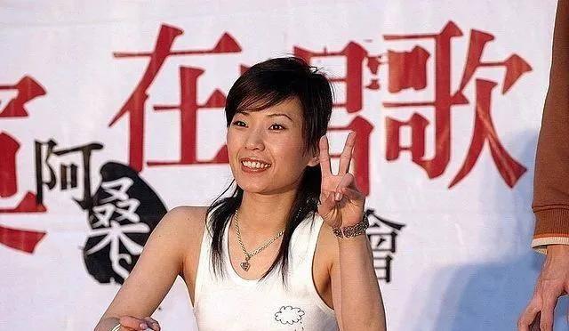 一首《一直很安静》成为阿桑的经典绝唱，坎坷人生令人声泪俱下