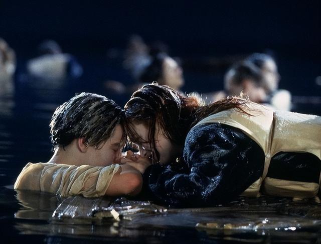 《泰坦尼克号》惨遭删减