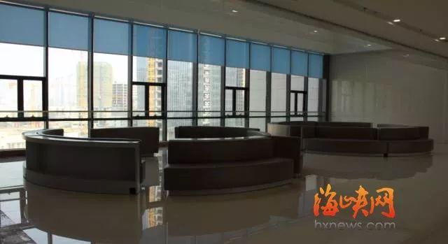 福州最牛图书馆首日体验来了！看电影 玩VR 看最美江景！办卡 借书 还书 存包 真实内景一网打尽！