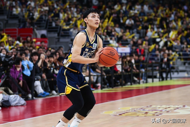 广东双杀广州收官！曝朱芳雨考虑引入NBA级摇摆人，杜锋总结表态