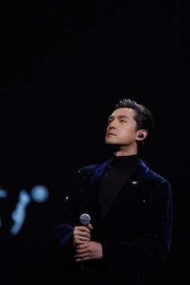 胡歌的老婆(胡歌妻子身份曝光后,一张照片惊艳出圈:婚姻事业双丰收的人永远只有一种)