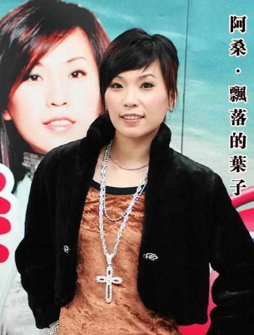 一首《一直很安静》成为阿桑的经典绝唱，坎坷人生令人声泪俱下