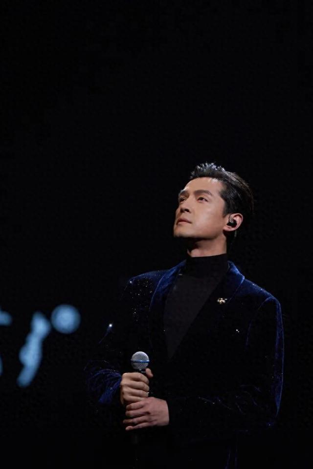 胡歌妻子身份曝光后，一张照片惊艳出圈：婚姻事业双丰收的人永远只有一种