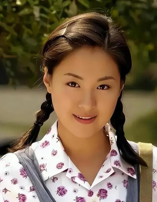 曾经把李保田迷得神魂颠倒, 张国立也难掩喜爱, 如今的她却判若两人