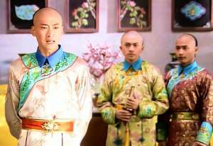 还珠格格尔康(重温《还珠》终于明白：为何永琪和尔泰，最后都远离了尔康)