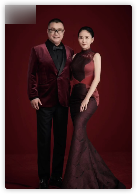 尹相杰妻子庆结婚一周年,公开唯美婚纱照,连换4套礼服身姿婀娜